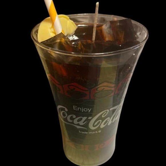 Hand Crafted - Coca Cola Nostalic Candle - 12.7 oz - Picture 1 of 5